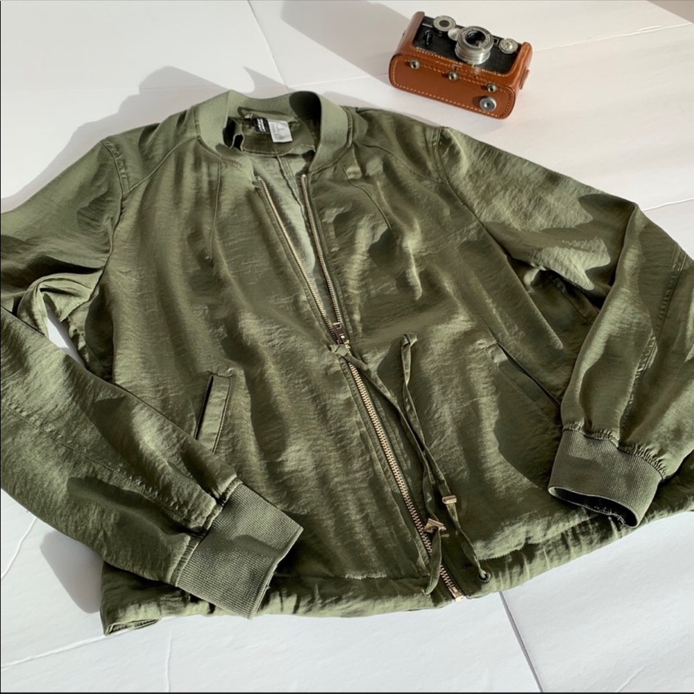 ◽️H & M Olive Green Bomber Jacket Size 8